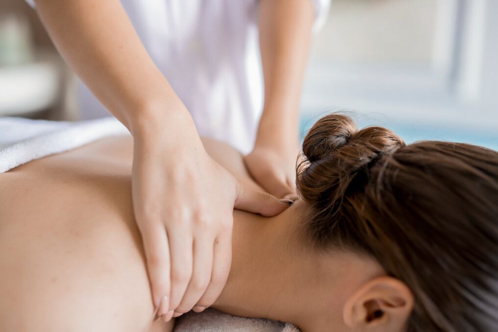 Massage session for cervical osteochondrose treatment