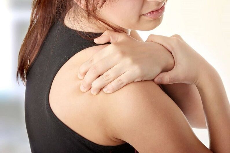 In cervical osteochondrosis, the pain spreads to the shoulder